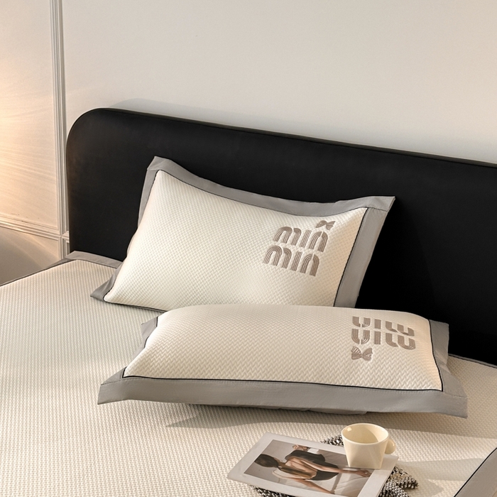 91家纺网 家纺一手货源 找家纺 慕尚家纺 2025新款PE刺绣款minmin&ysl凉感席席子凉席 缪席  米白