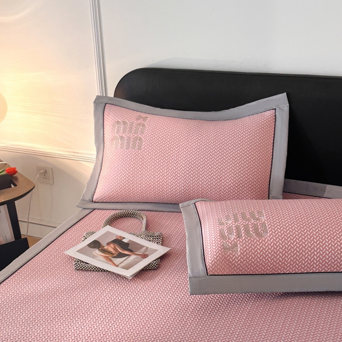 91家纺网 家纺一手货源 找家纺 慕尚家纺 2025新款PE刺绣款minmin&ysl凉感席席子凉席 缪席 公主粉