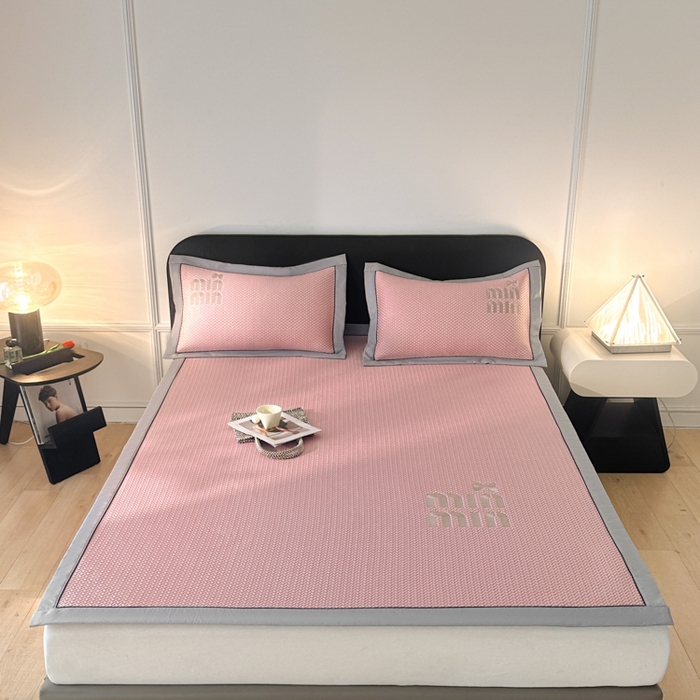 91家纺网 家纺一手货源 找家纺 慕尚家纺 2025新款PE刺绣款minmin&ysl凉感席席子凉席 缪席 公主粉