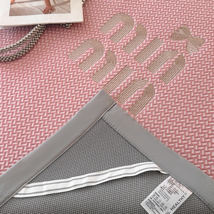 91家纺网 家纺一手货源 找家纺 慕尚家纺 2025新款PE刺绣款minmin&ysl凉感席席子凉席 缪席 公主粉