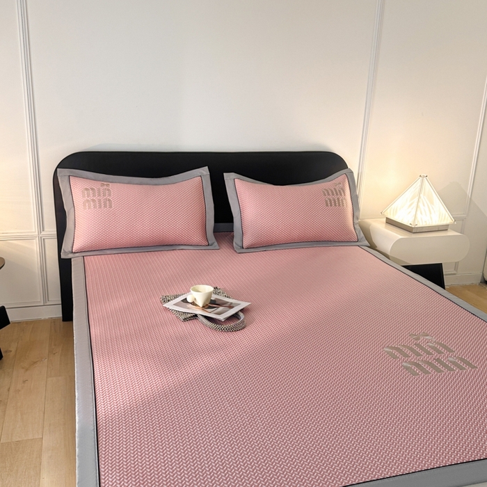 91家纺网 家纺一手货源 找家纺 慕尚家纺 2025新款PE刺绣款minmin&ysl凉感席席子凉席 缪席 公主粉