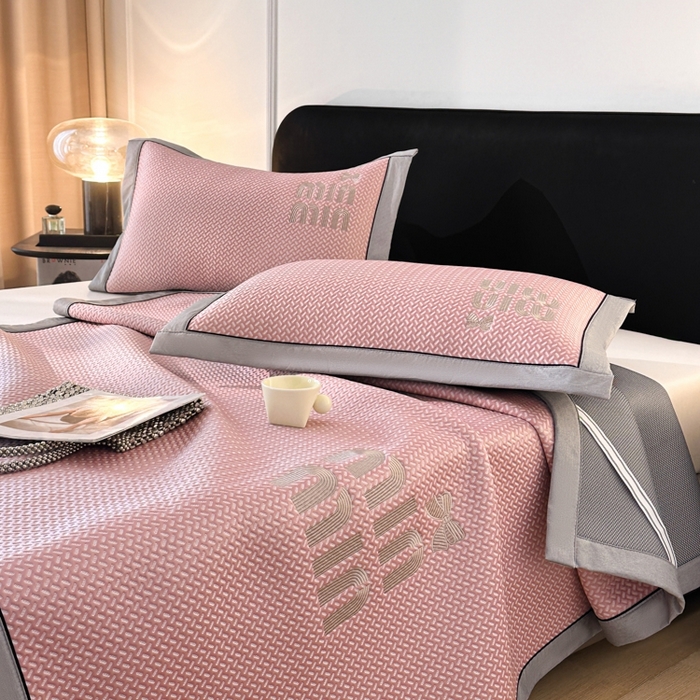 91家纺网 家纺一手货源 找家纺 慕尚家纺 2025新款PE刺绣款minmin&ysl凉感席席子凉席 缪席 公主粉