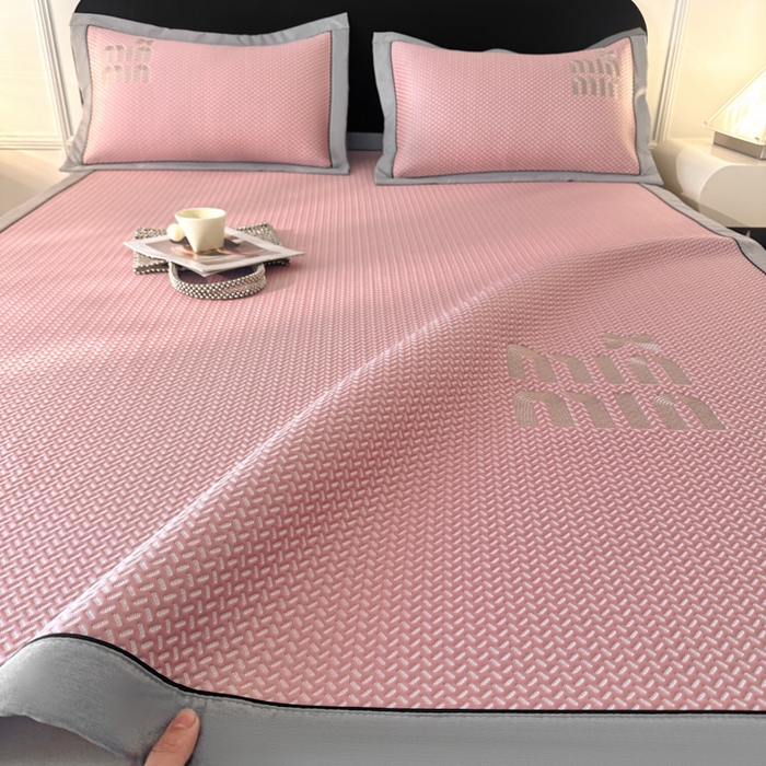 91家纺网 家纺一手货源 找家纺 慕尚家纺 2025新款PE刺绣款minmin&ysl凉感席席子凉席 缪席 公主粉