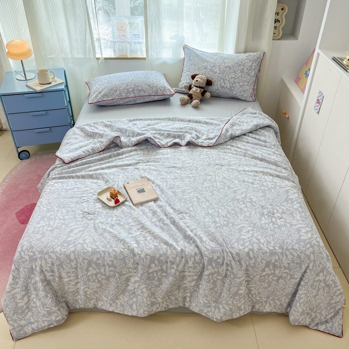 91家纺网 家纺一手货源 找家纺 慕尚家纺 2025新款全棉纯棉双层纱夏被夏凉被空调被四件套 山茶-灰蓝