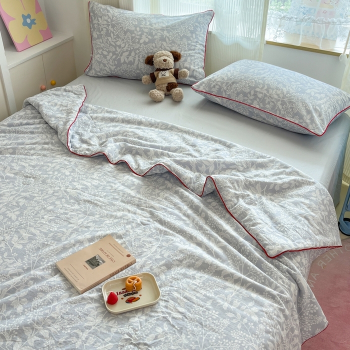 91家纺网 家纺一手货源 找家纺 慕尚家纺 2025新款全棉纯棉双层纱夏被夏凉被空调被四件套 山茶-灰蓝