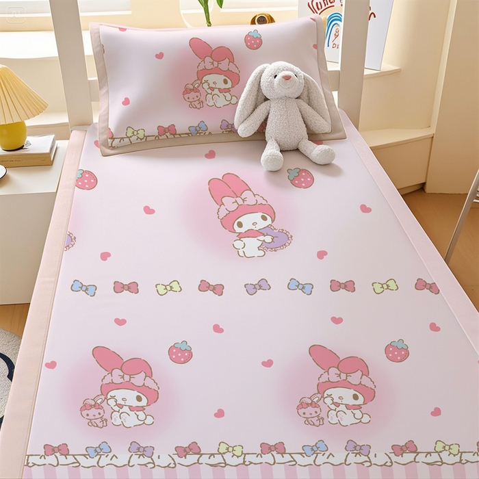 91家纺网 家纺一手货源 找家纺 博雅 2025春夏新款学生宿舍床三丽鸥冰丝凉席席子 草莓条纹美乐蒂