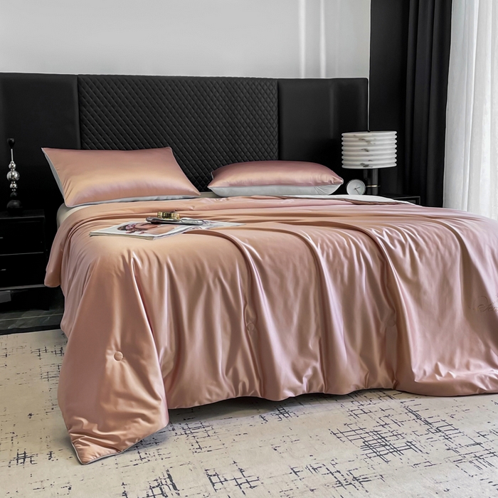 91家纺网 家纺一手货源 找家纺 佳居缘 2025春夏新款透爽冰肌7A抗菌美 肤锦氨夏被夏凉被空调被 珊瑚粉