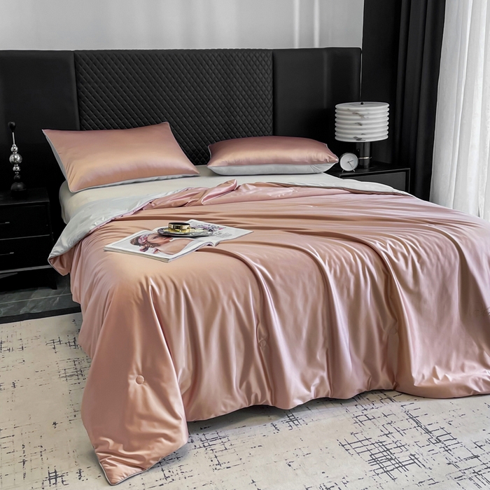 91家纺网 家纺一手货源 找家纺 佳居缘 2025春夏新款透爽冰肌7A抗菌美 肤锦氨夏被夏凉被空调被 珊瑚粉