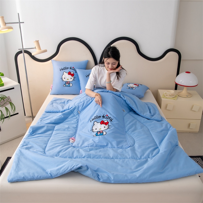 91家纺网 家纺一手货源 找家纺 照世家纺 2025新款全棉纯棉三丽鸥抱枕被【券后控价不低于：78/99/129/149/179】 凯蒂猫