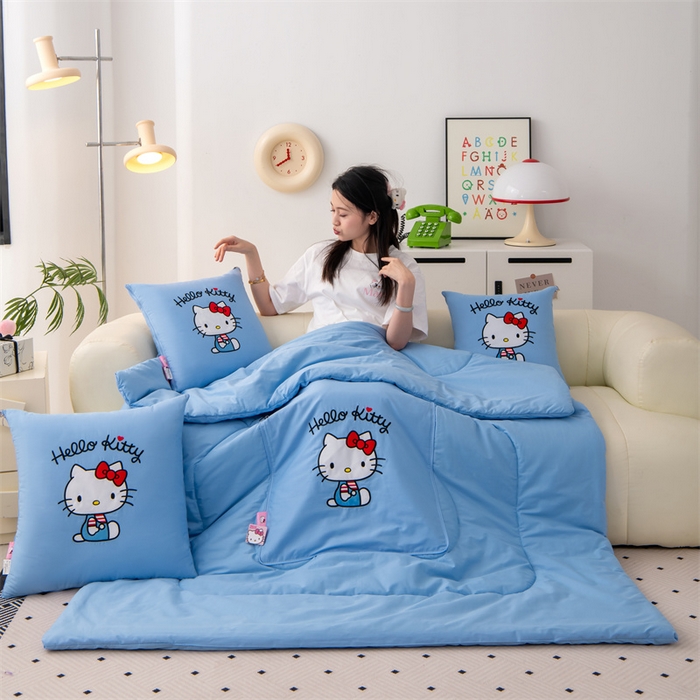 91家纺网 家纺一手货源 找家纺 照世家纺 2025新款全棉纯棉三丽鸥抱枕被【券后控价不低于：78/99/129/149/179】 凯蒂猫