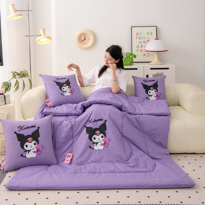 91家纺网 家纺一手货源 找家纺 照世家纺 2025新款全棉纯棉三丽鸥抱枕被【券后控价不低于：78/99/129/149/179】 库洛米