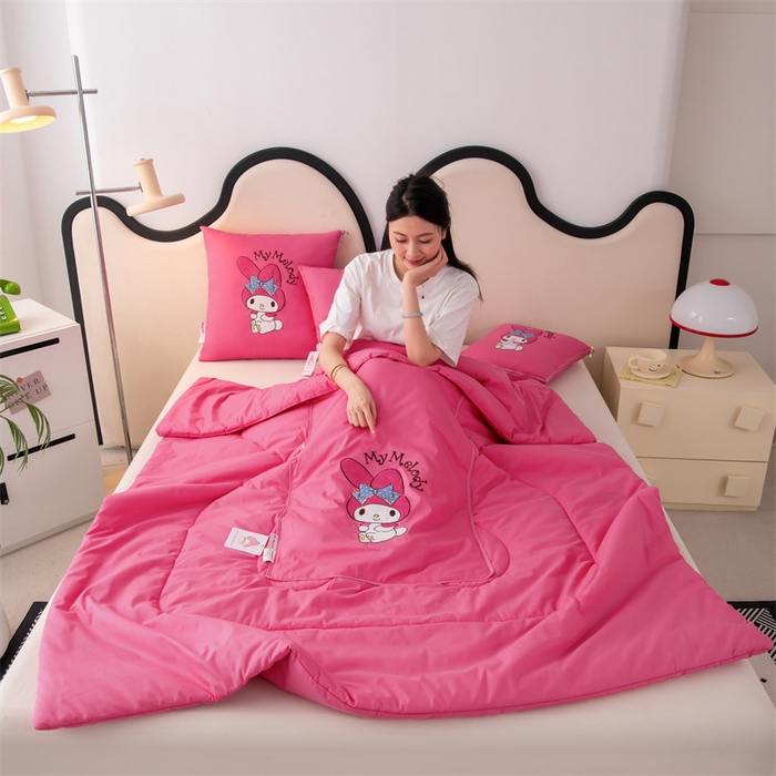 91家纺网 家纺一手货源 找家纺 照世家纺 2025新款全棉纯棉三丽鸥抱枕被【券后控价不低于：78/99/129/149/179】 美乐蒂