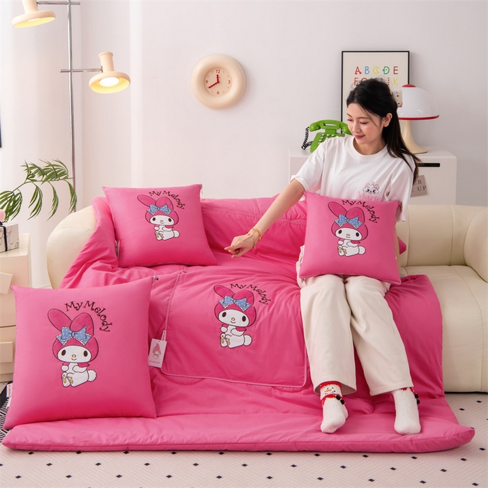 91家纺网 家纺一手货源 找家纺 照世家纺 2025新款全棉纯棉三丽鸥抱枕被【券后控价不低于：78/99/129/149/179】 美乐蒂