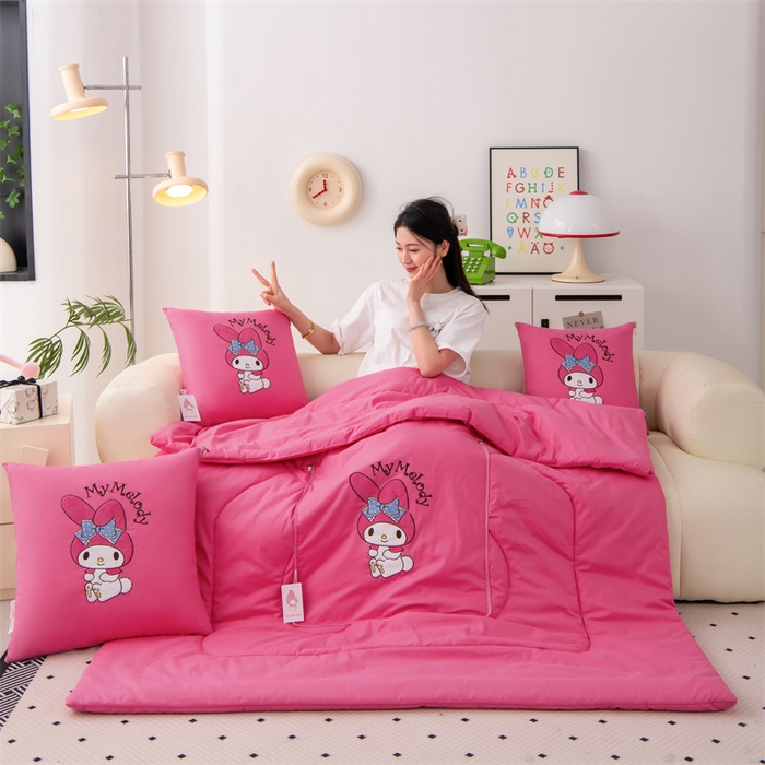 91家纺网 家纺一手货源 找家纺 照世家纺 2025新款全棉纯棉三丽鸥抱枕被【券后控价不低于：78/99/129/149/179】 美乐蒂