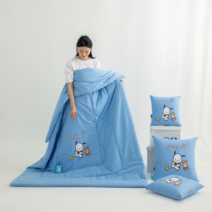 91家纺网 家纺一手货源 找家纺 照世家纺 2025新款全棉纯棉三丽鸥抱枕被【券后控价不低于：78/99/129/149/179】 帕恰狗-蓝