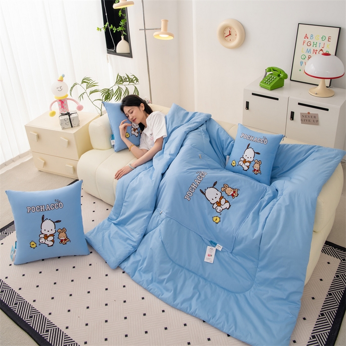 91家纺网 家纺一手货源 找家纺 照世家纺 2025新款全棉纯棉三丽鸥抱枕被【券后控价不低于：78/99/129/149/179】 帕恰狗-蓝