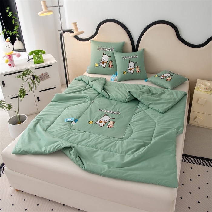 91家纺网 家纺一手货源 找家纺 照世家纺 2025新款全棉纯棉三丽鸥抱枕被【券后控价不低于：78/99/129/149/179】 帕恰狗-绿