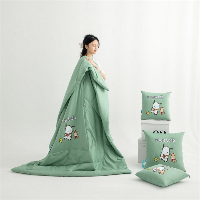 91家纺网 家纺一手货源 找家纺 照世家纺 2025新款全棉纯棉三丽鸥抱枕被【券后控价不低于：78/99/129/149/179】 帕恰狗-绿