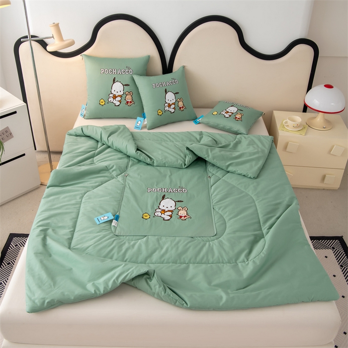 91家纺网 家纺一手货源 找家纺 照世家纺 2025新款全棉纯棉三丽鸥抱枕被【券后控价不低于：78/99/129/149/179】 帕恰狗-绿