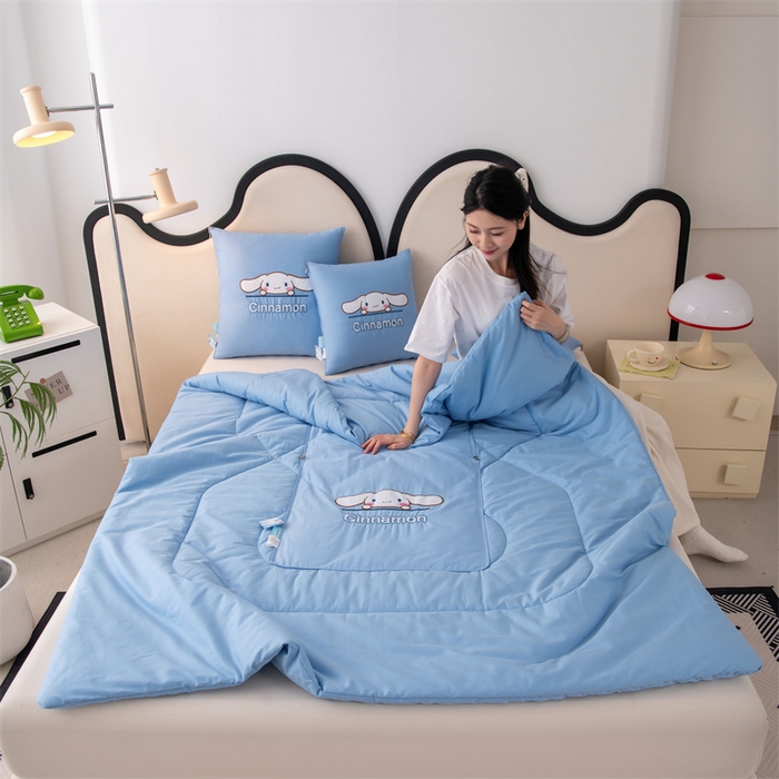 91家纺网 家纺一手货源 找家纺 照世家纺 2025新款全棉纯棉三丽鸥抱枕被【券后控价不低于：78/99/129/149/179】 玉桂狗