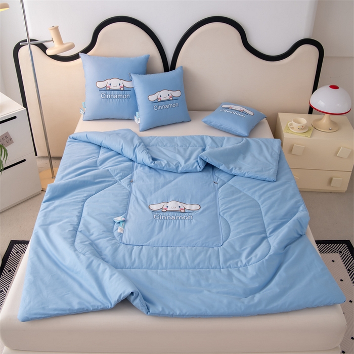 91家纺网 家纺一手货源 找家纺 照世家纺 2025新款全棉纯棉三丽鸥抱枕被【券后控价不低于：78/99/129/149/179】 玉桂狗