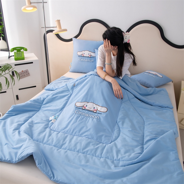 91家纺网 家纺一手货源 找家纺 照世家纺 2025新款全棉纯棉三丽鸥抱枕被【券后控价不低于：78/99/129/149/179】 玉桂狗