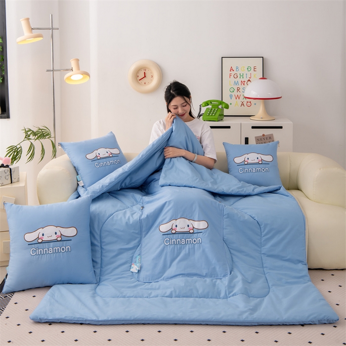 91家纺网 家纺一手货源 找家纺 照世家纺 2025新款全棉纯棉三丽鸥抱枕被【券后控价不低于：78/99/129/149/179】 玉桂狗