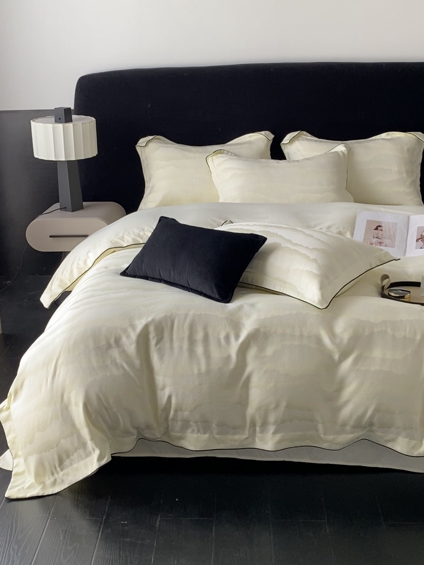 91家纺网 家纺一手货源 找家纺 爱彼家纺 2025夏季新款高端水洗冰丝提花四件套 山水画奶白