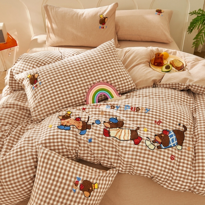 91家纺网 家纺一手货源 找家纺 徕米家居  2025新款色织全棉水洗棉毛巾绣四件套 奔跑小狗-卡其