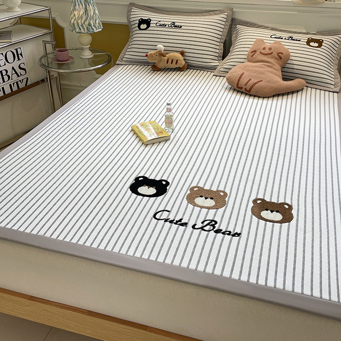 91家纺网 家纺一手货源 找家纺 2025年新款PE提花卡通毛巾绣凉席系列场景一 邦尼熊