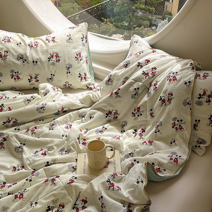 91家纺网 家纺一手货源 找家纺 初念 2025新款云朵棉系列夏被（提供买家秀） 听音乐的米奇