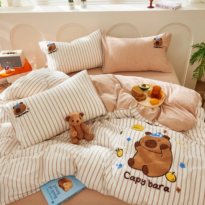 91家纺网 家纺一手货源 找家纺 徕米家居  2025新款色织全棉水洗棉毛巾绣四件套 条纹卡皮巴拉