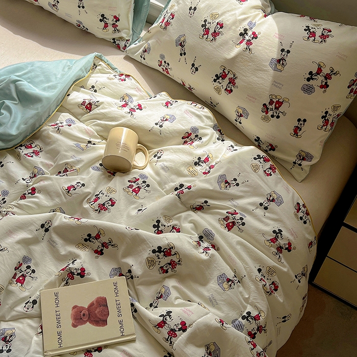 91家纺网 家纺一手货源 找家纺 初念 2025新款云朵棉系列夏被（提供买家秀） 听音乐的米奇