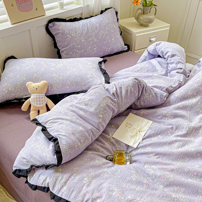 91家纺网 家纺一手货源 找家纺 优选 2025新款直播热款赫本风花边款针织皱皱纱法式印花吊边床单三件套床笠四件套 艾薇紫