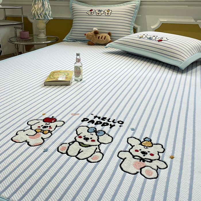 91家纺网 家纺一手货源 找家纺 2025年新款PE提花卡通毛巾绣凉席系列场景一 欢乐小狗