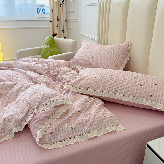 91家纺网 家纺一手货源 找家纺 竹合家纺 2025新款云感皱皱四件套-镂空花边款法式 花边款-彩格樱桃