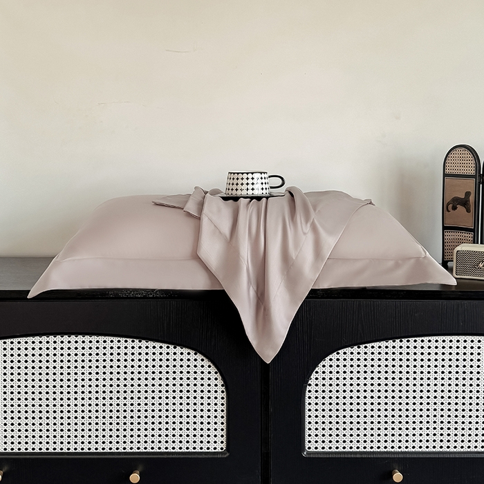 91家纺网 家纺一手货源 找家纺 金喜 2025新款LF级60支莱赛尔天丝枕套宽边枕套 冰莓粉