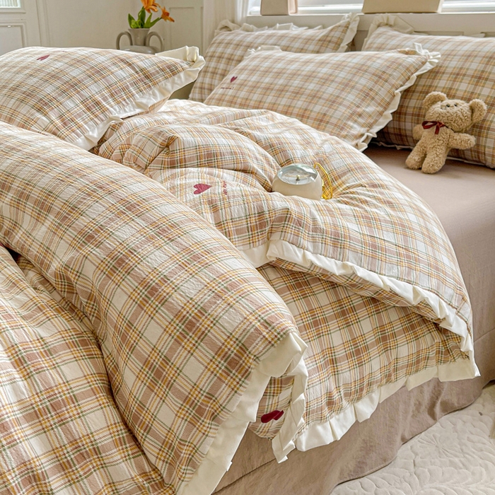 91家纺网 家纺一手货源 找家纺 优选良品 2025新款直播热款赫本风皱皱双层纱花边款针织皱皱纱法式印花吊边床单三件套床笠四件套 格子爱心