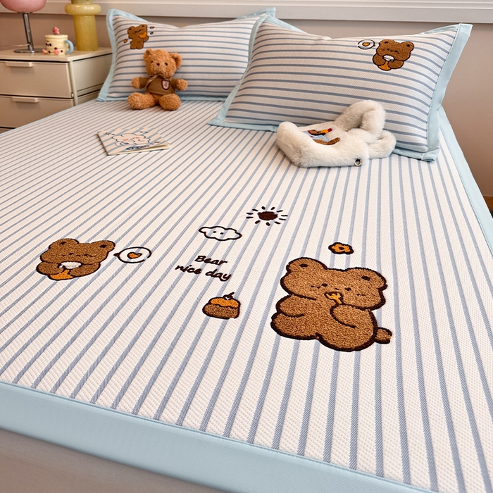 91家纺网 家纺一手货源 找家纺 蓝邻家纺 2025年新款PE提花卡通毛巾绣凉席系列场景二 幸运狗