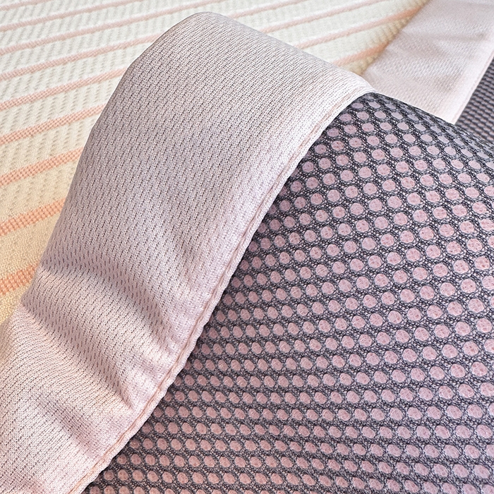 91家纺网 家纺一手货源 找家纺 蓝邻家纺 2025年新款PE提花卡通毛巾绣凉席系列场景二 软萌兔