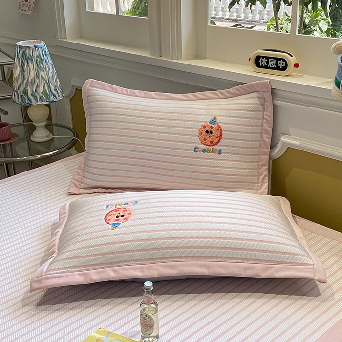 91家纺网 家纺一手货源 找家纺 2025年新款PE提花卡通毛巾绣凉席系列场景一 趣多多