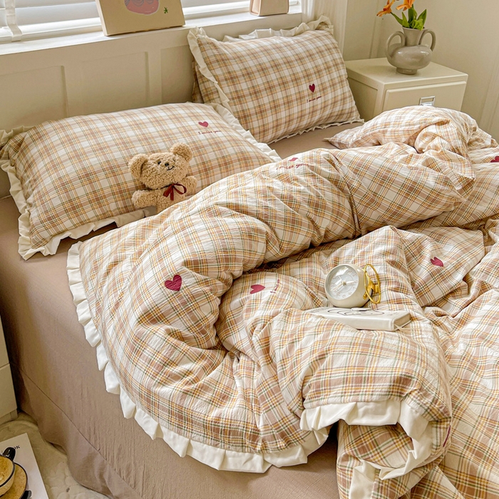 91家纺网 家纺一手货源 找家纺 优选良品 2025新款直播热款赫本风皱皱双层纱花边款针织皱皱纱法式印花吊边床单三件套床笠四件套 格子爱心