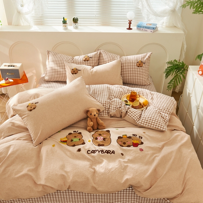 91家纺网 家纺一手货源 找家纺 徕米家居  2025新款色织全棉水洗棉毛巾绣四件套 卡皮巴拉-咖