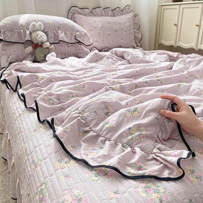 91家纺网 家纺一手货源 找家纺 2025新款云感双层纱夏被四件套-床盖款 奶油味的暗恋