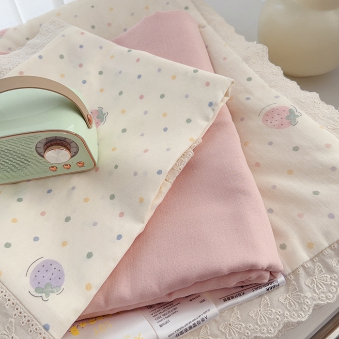 91家纺网 家纺一手货源 找家纺 于果2025新款双层纱花边款夏被 草莓点点