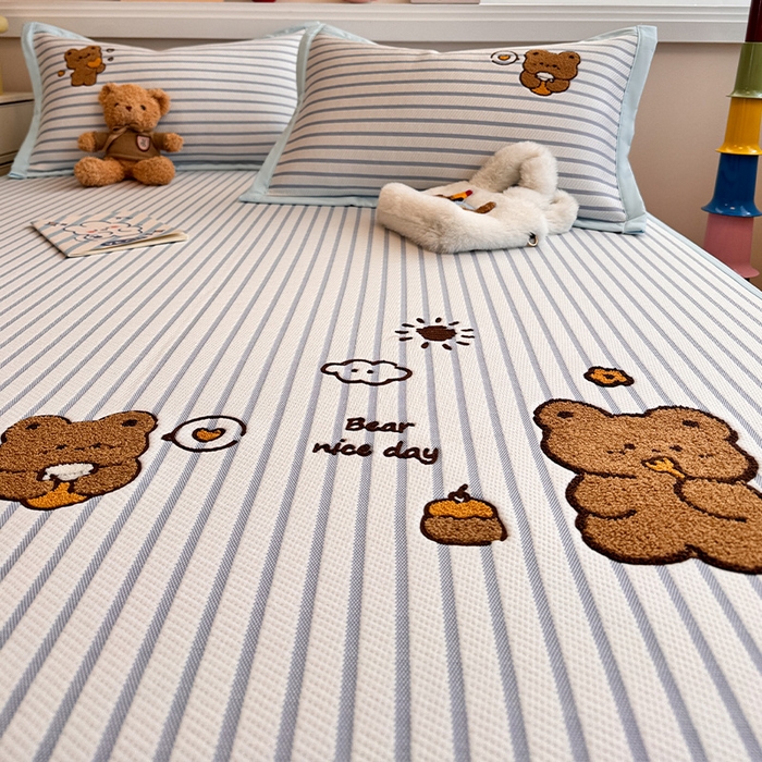 91家纺网 家纺一手货源 找家纺 蓝邻家纺 2025年新款PE提花卡通毛巾绣凉席系列场景二 幸运狗