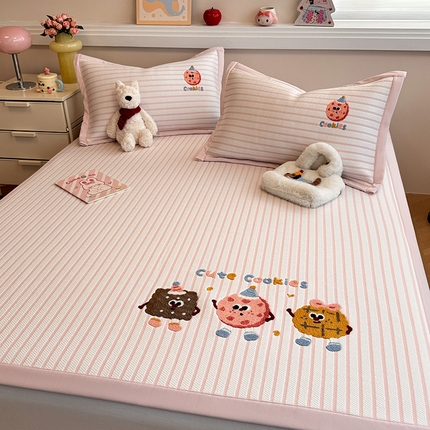 蓝邻家纺 2025年新款PE提花卡通毛巾绣凉席系列场景二 趣多多