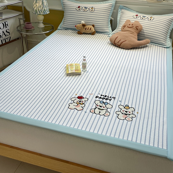 91家纺网 家纺一手货源 找家纺 2025年新款PE提花卡通毛巾绣凉席系列场景一 欢乐小狗