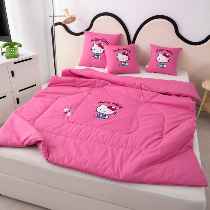 91家纺网 家纺一手货源 找家纺 照世家纺 2025新款全棉纯棉三丽鸥抱枕被【券后控价不低于：78/99/129/149/179】凯蒂猫-粉