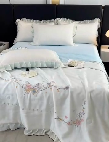 91家纺网 家纺一手货源 找家纺 梦舒羽 2025新款水洗真丝花边枕套凉感枕头套夏天薄款枕芯套 奶油浅蓝